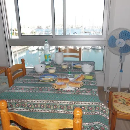 Nice Design Studio With View On The Port アグド